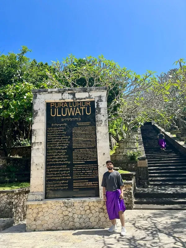 Uluwatu Temple visitor photo 4