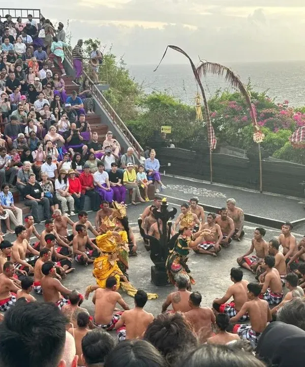 Uluwatu Temple visitor photo 6